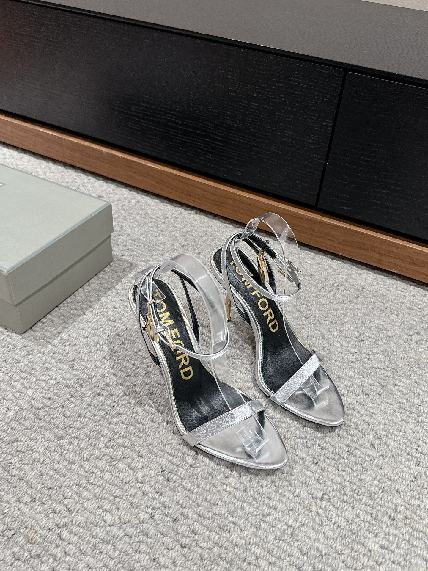 PADLOCK POINTY NAKED SANDAL 85 MM IN SILVER CALFSKIN