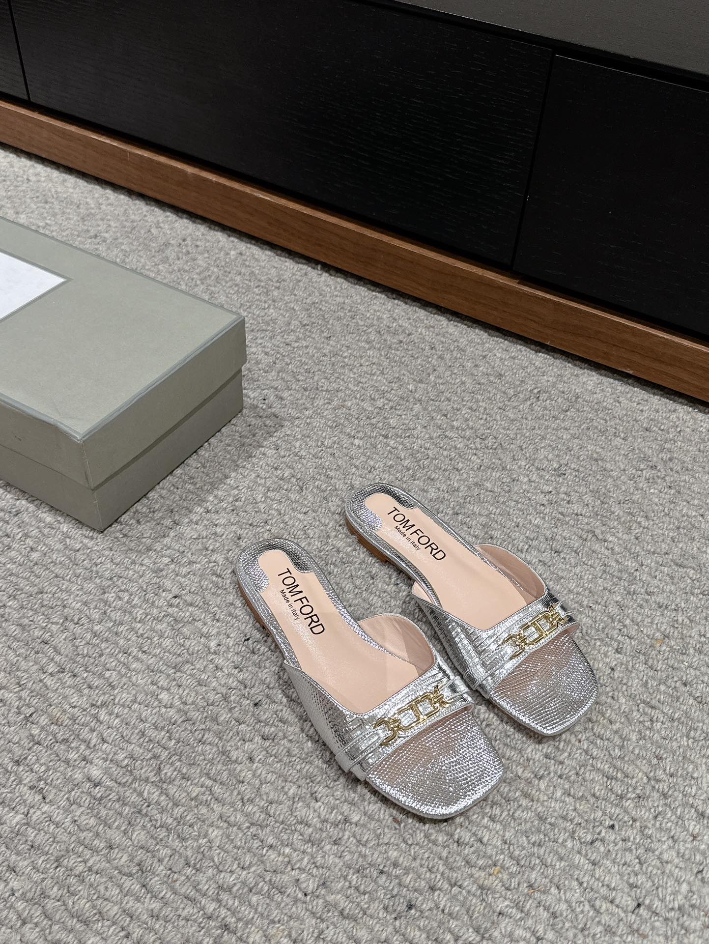 WHITNEY SLIDE IN SILVER CROCODILE LEATHER