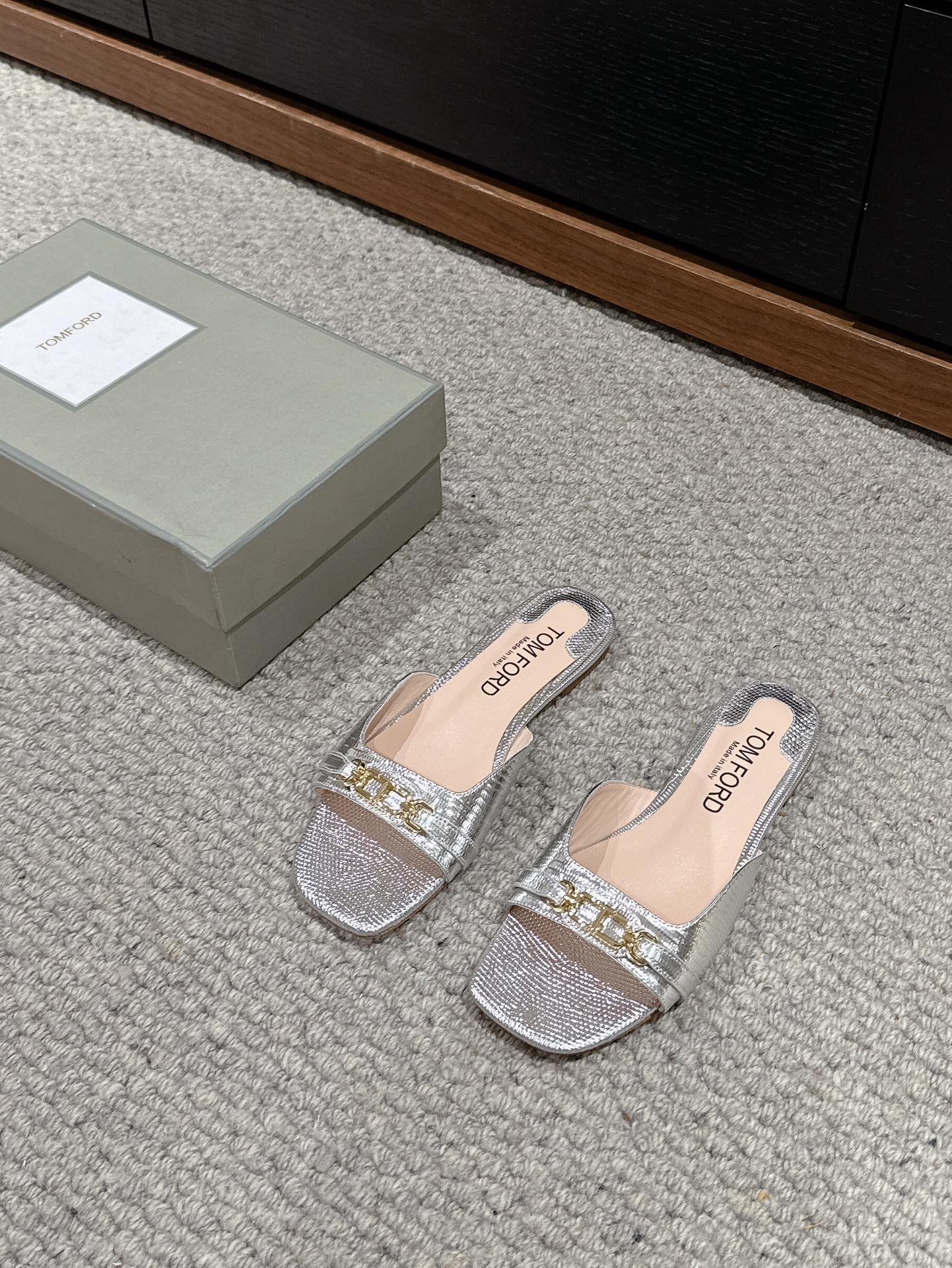 WHITNEY SLIDE IN SILVER CROCODILE LEATHER