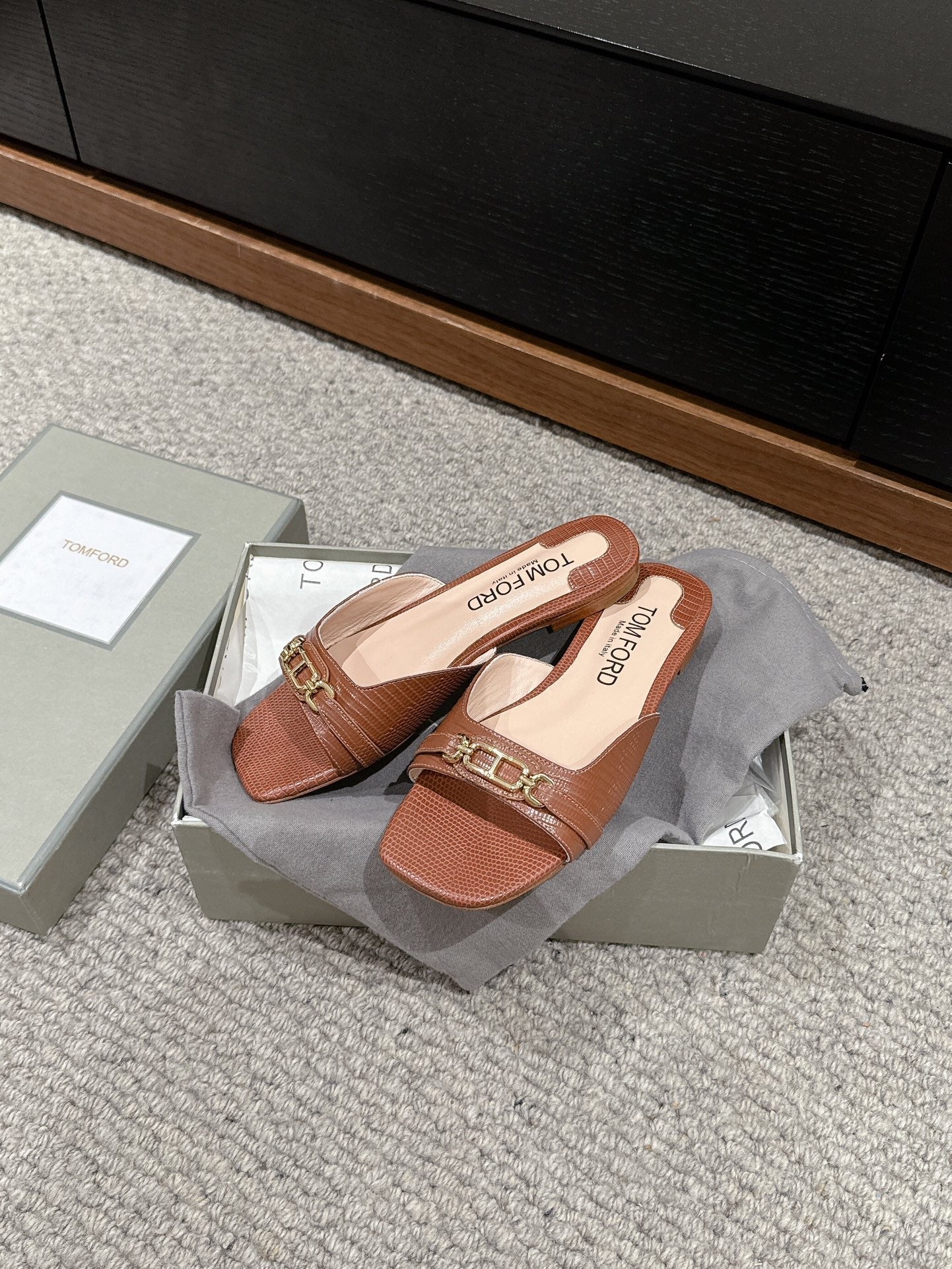 WHITNEY SLIDE IN RED BROWN CROCODILE LEATHER