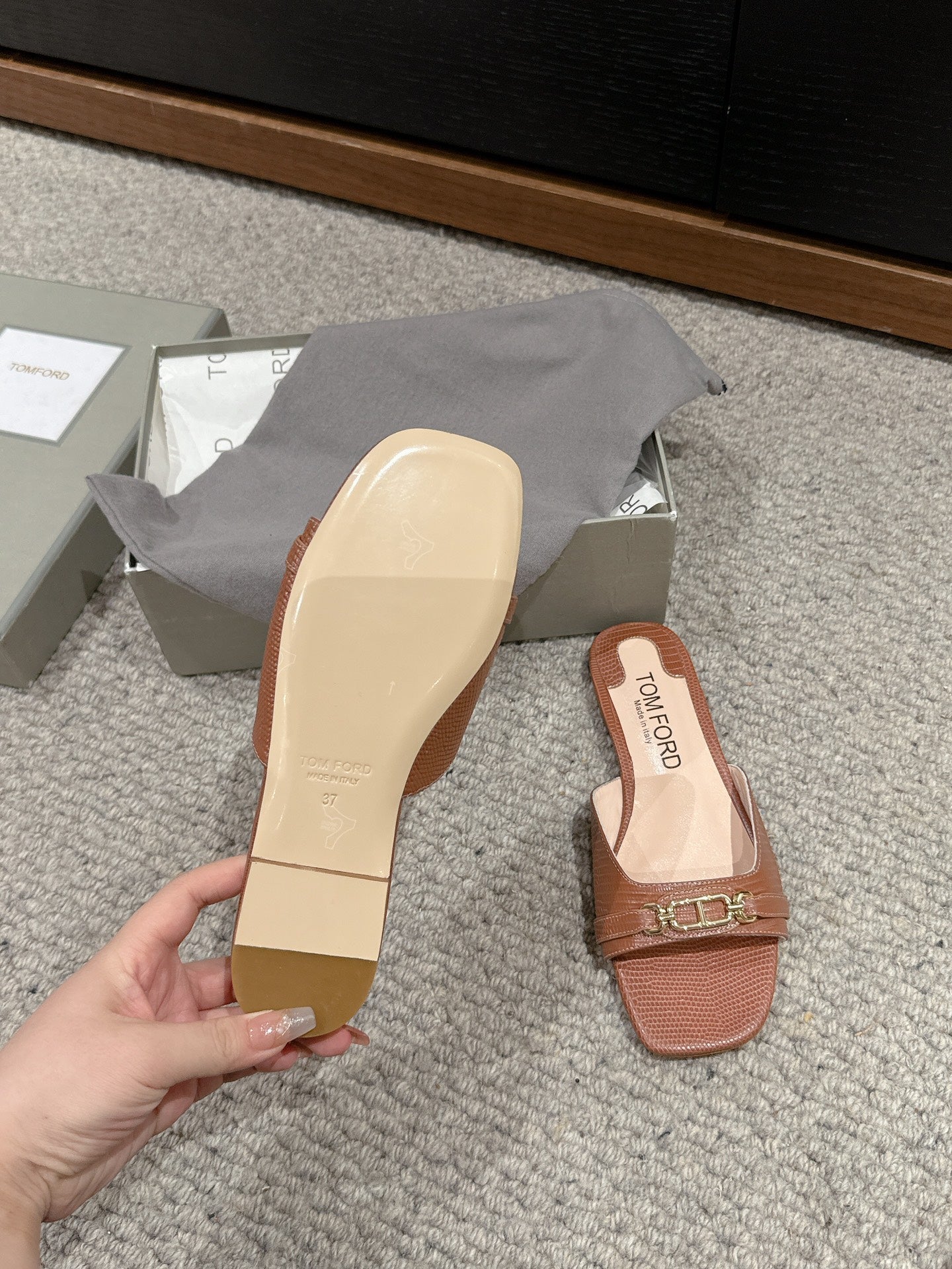 WHITNEY SLIDE IN RED BROWN CROCODILE LEATHER