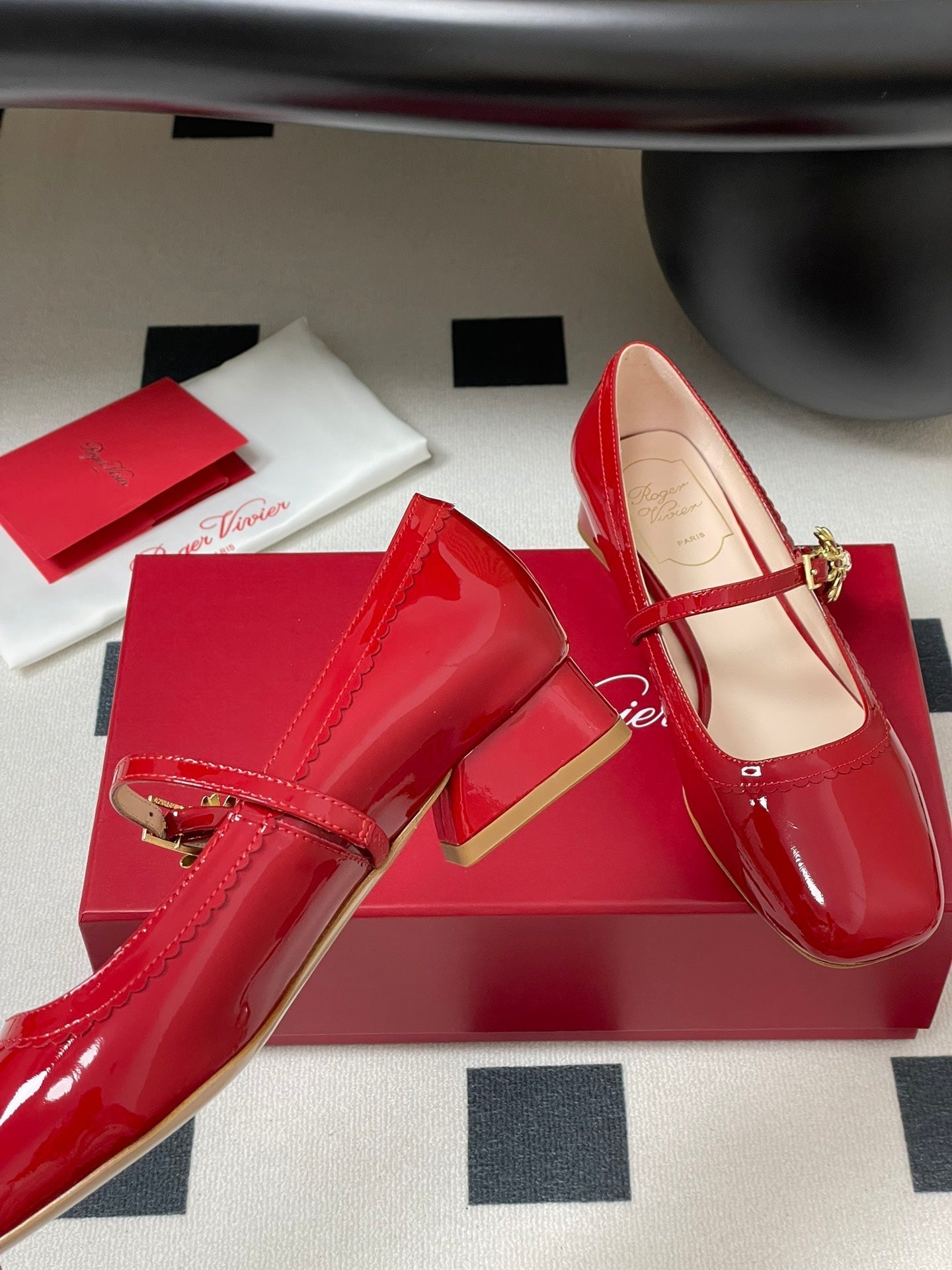 TRÈS VIVIER MARY JANE PUMPS IN RED PATENT CALFSKIN