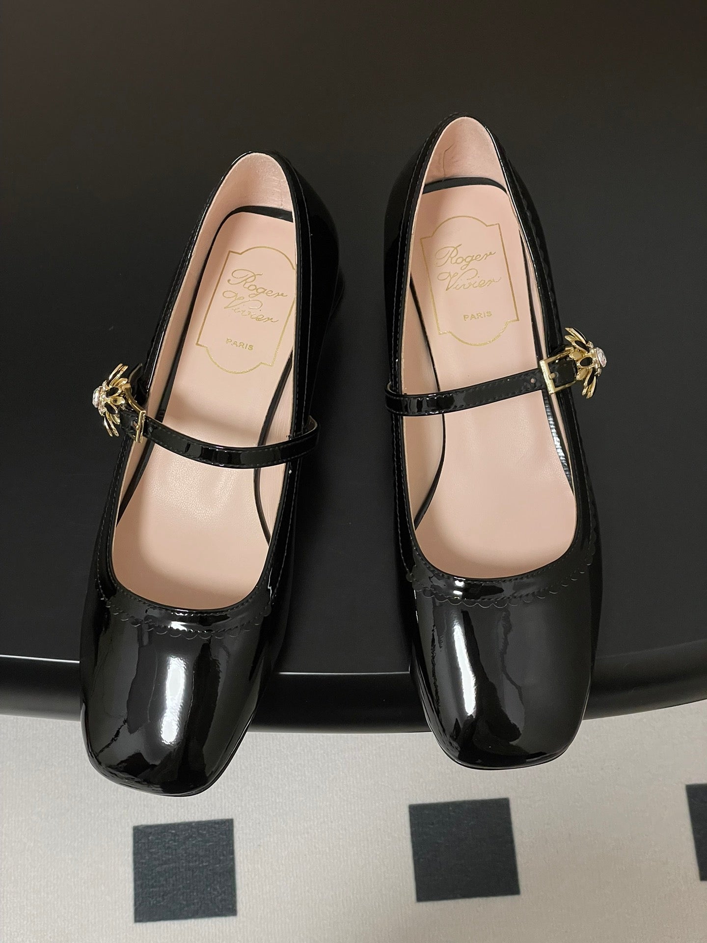 TRÈS VIVIER MARY JANE PUMPS IN BLACK PATENT CALFSKIN