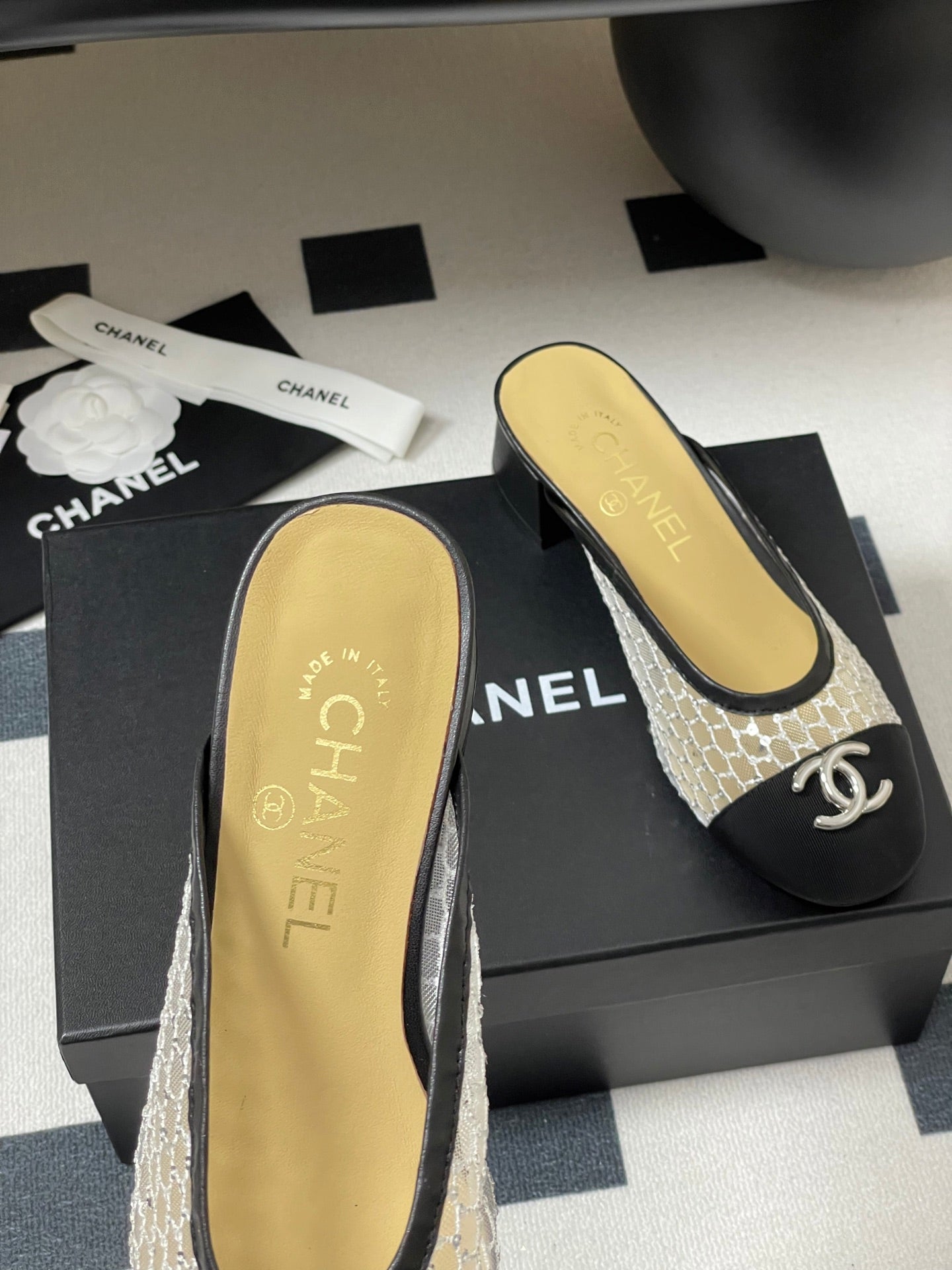 BUBBLE 30 MM IN BLACK FABRIC AND WHITE MESH