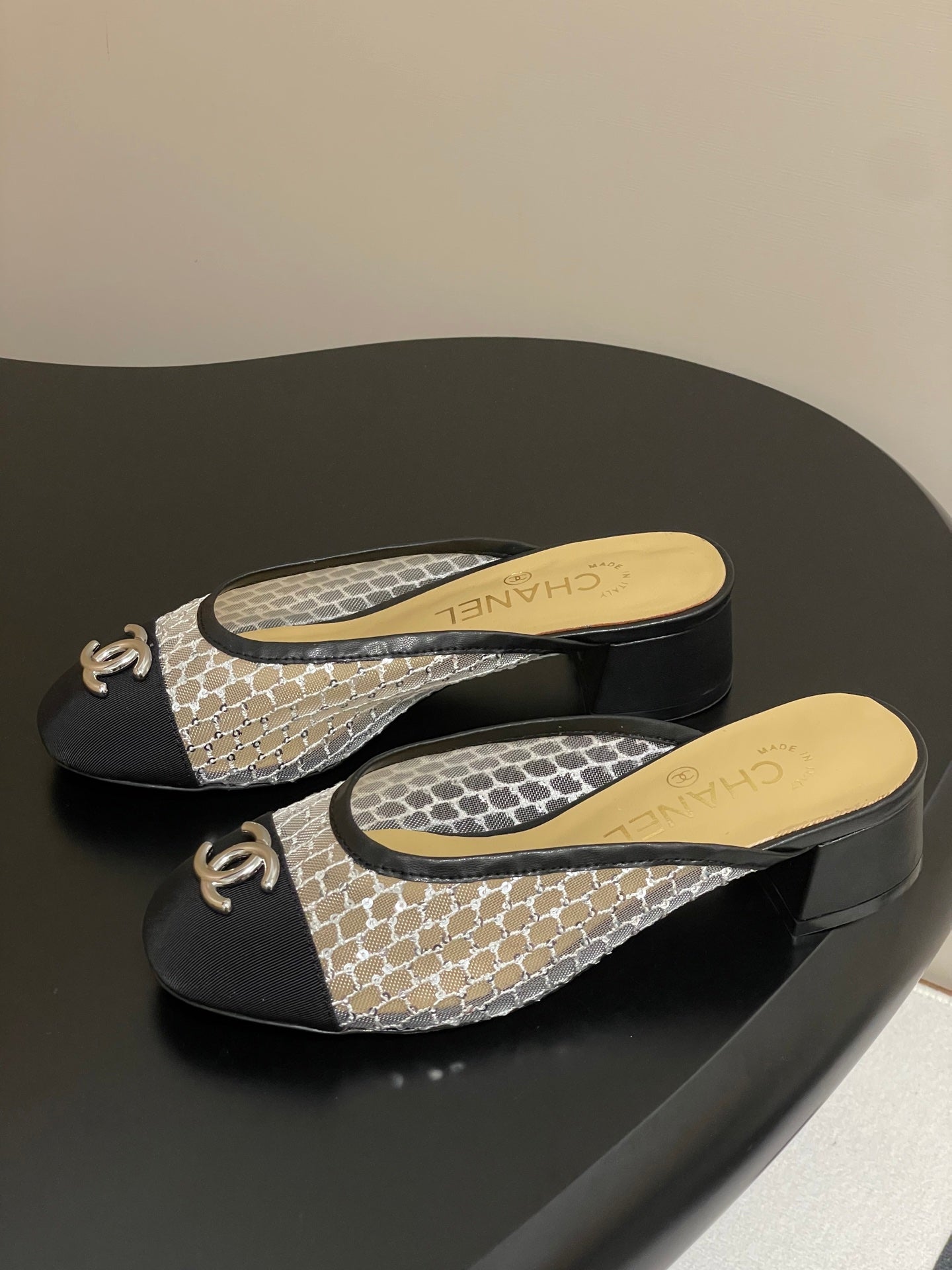 BUBBLE 30 MM IN BLACK FABRIC AND WHITE MESH