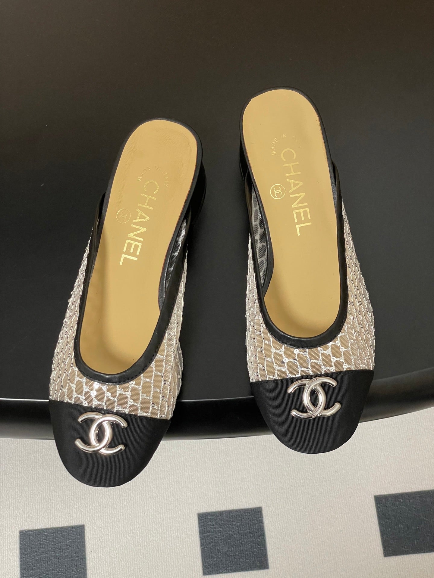 BUBBLE 30 MM IN BLACK FABRIC AND WHITE MESH