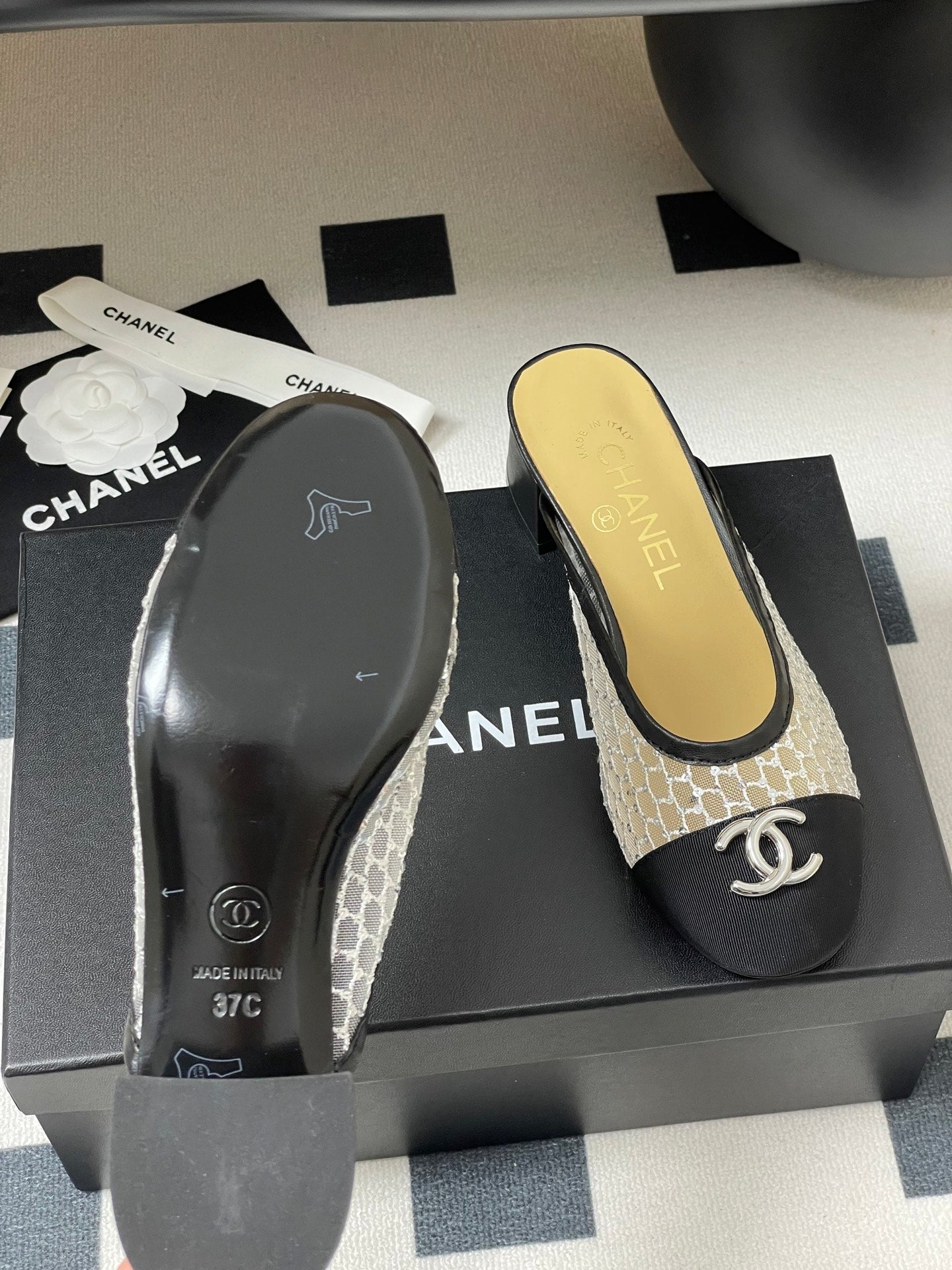 BUBBLE 30 MM IN BLACK FABRIC AND WHITE MESH