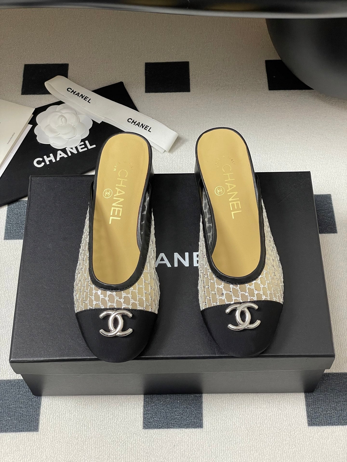 BUBBLE 30 MM IN BLACK FABRIC AND WHITE MESH