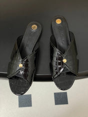 FLAT SLIPPERS IN BLACK CALFSKIN SNAKE EMBOSSING