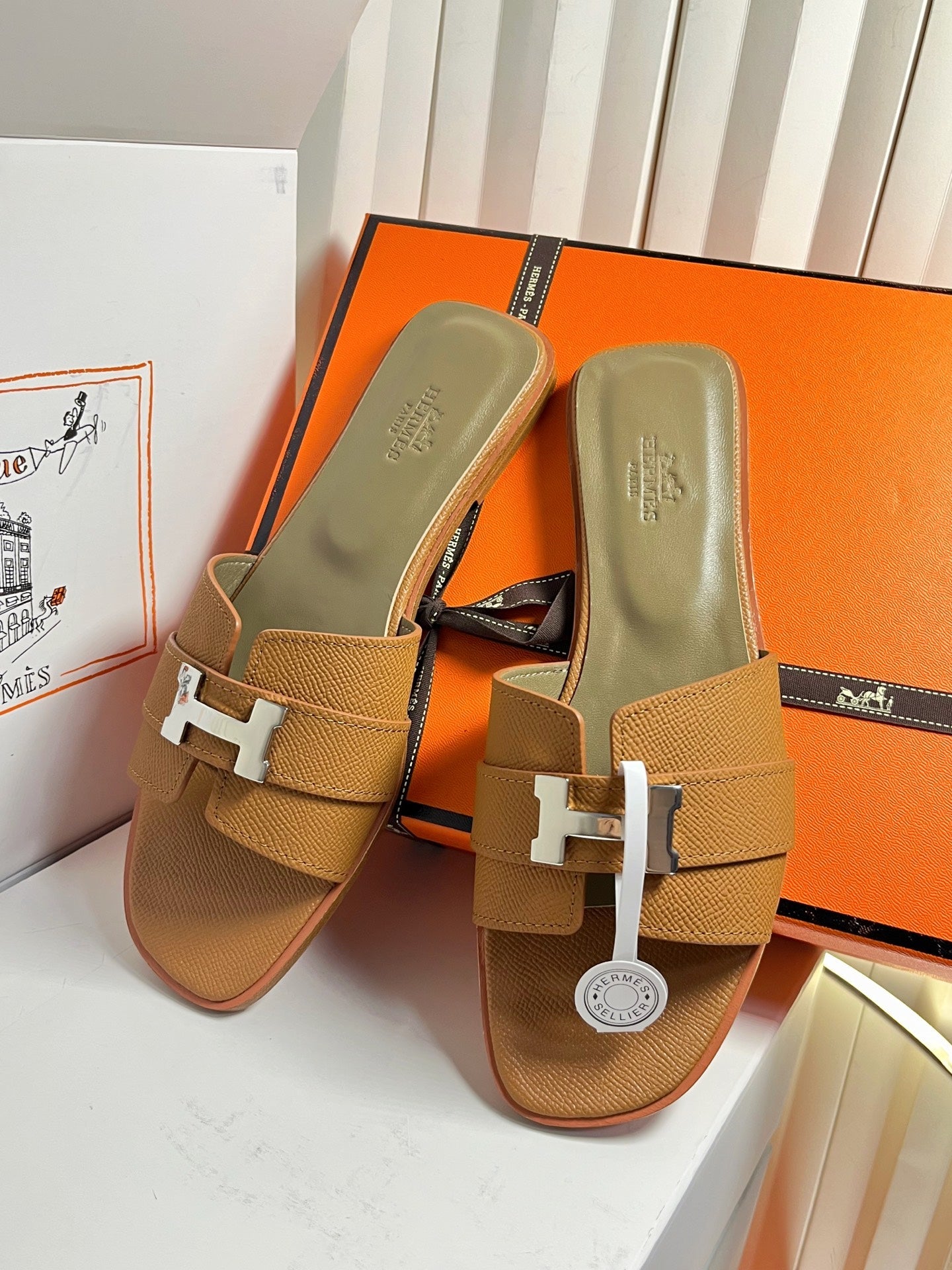 HM 26S ORAN SANDALS IN CARAMEL BROWN EPSOM CALFSKIN SILVER HARDWARE