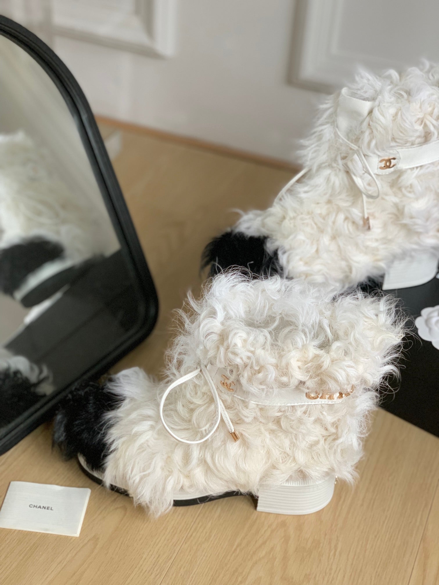 CC ANKLE BOOTS IN WHITE MIX BLACK WOOL FUR