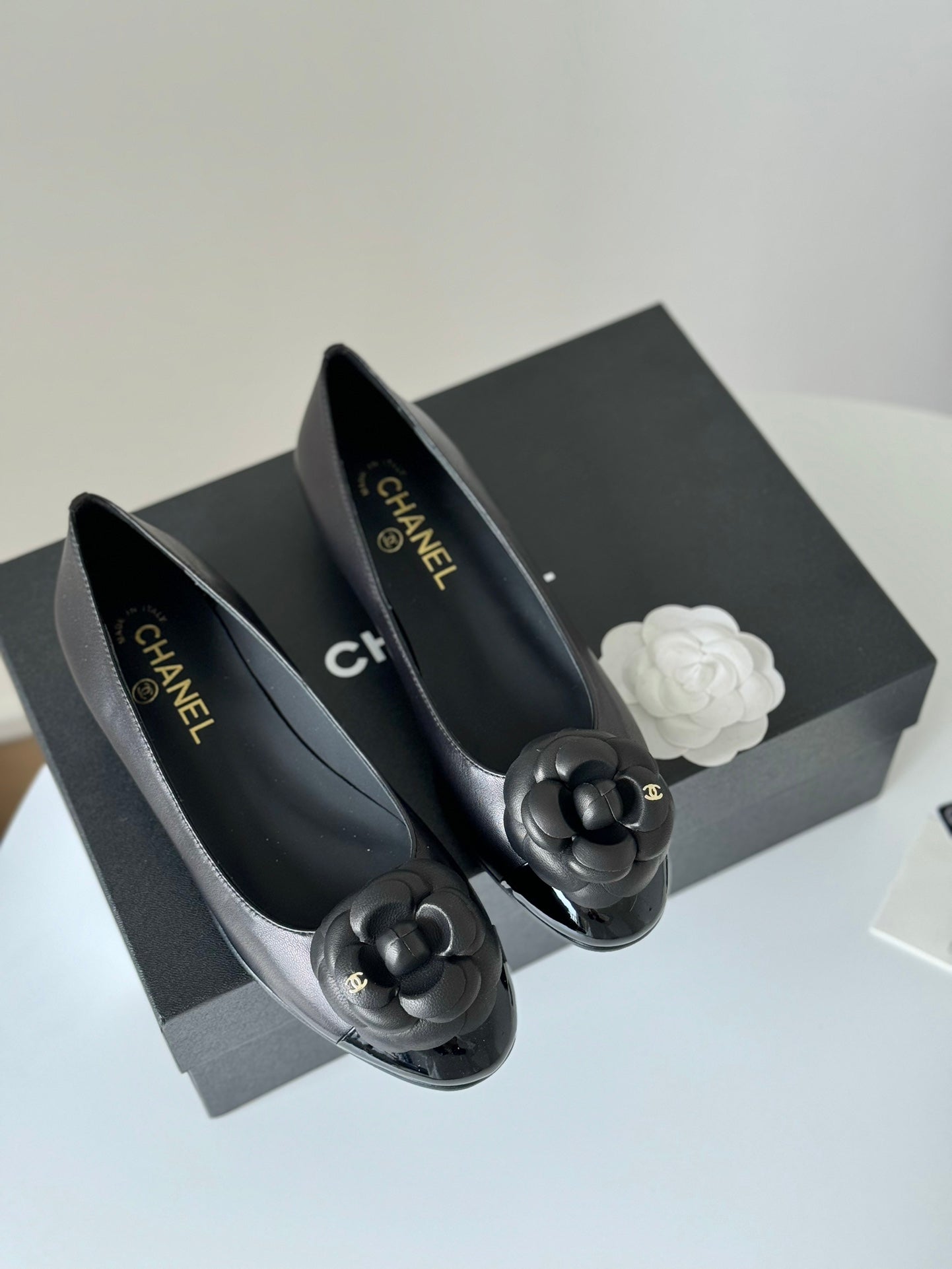 BALLET FLAT BLACK LAMBSKIN WITH FLOWER