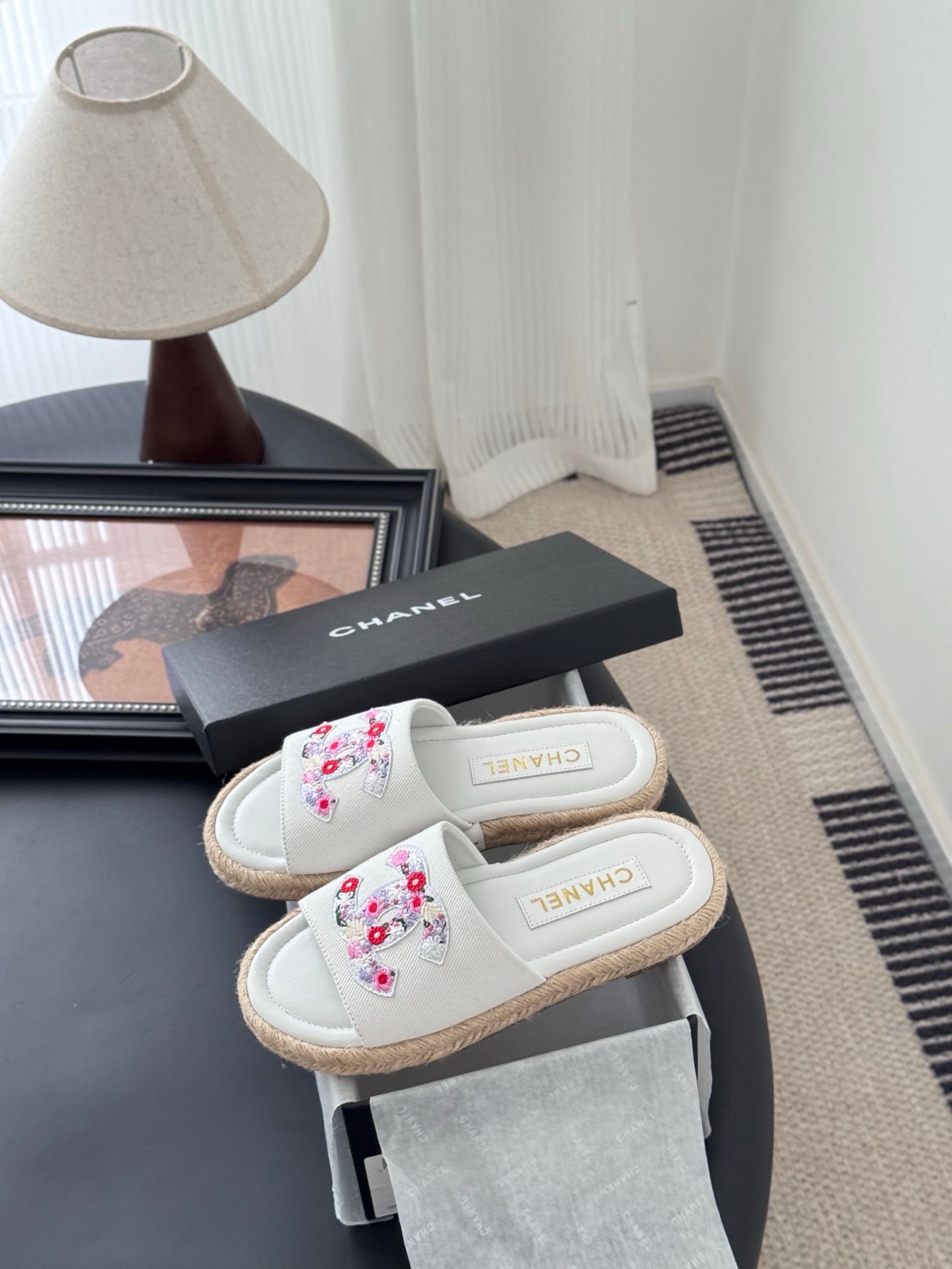 SLIPPERS IN WHITE SHEEPSKIN MIX FABRIC AND STRAPS BASE