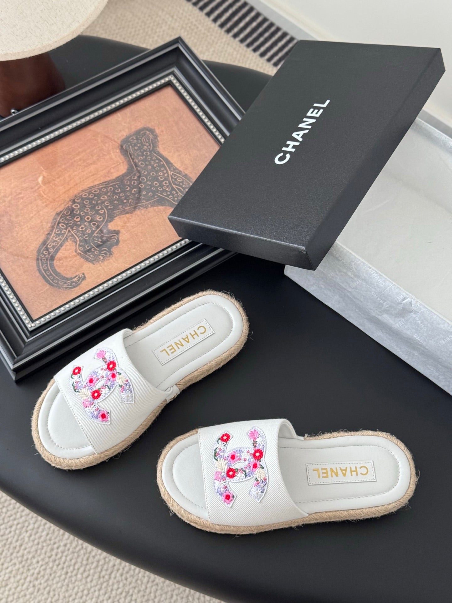 SLIPPERS IN WHITE SHEEPSKIN MIX FABRIC AND STRAPS BASE