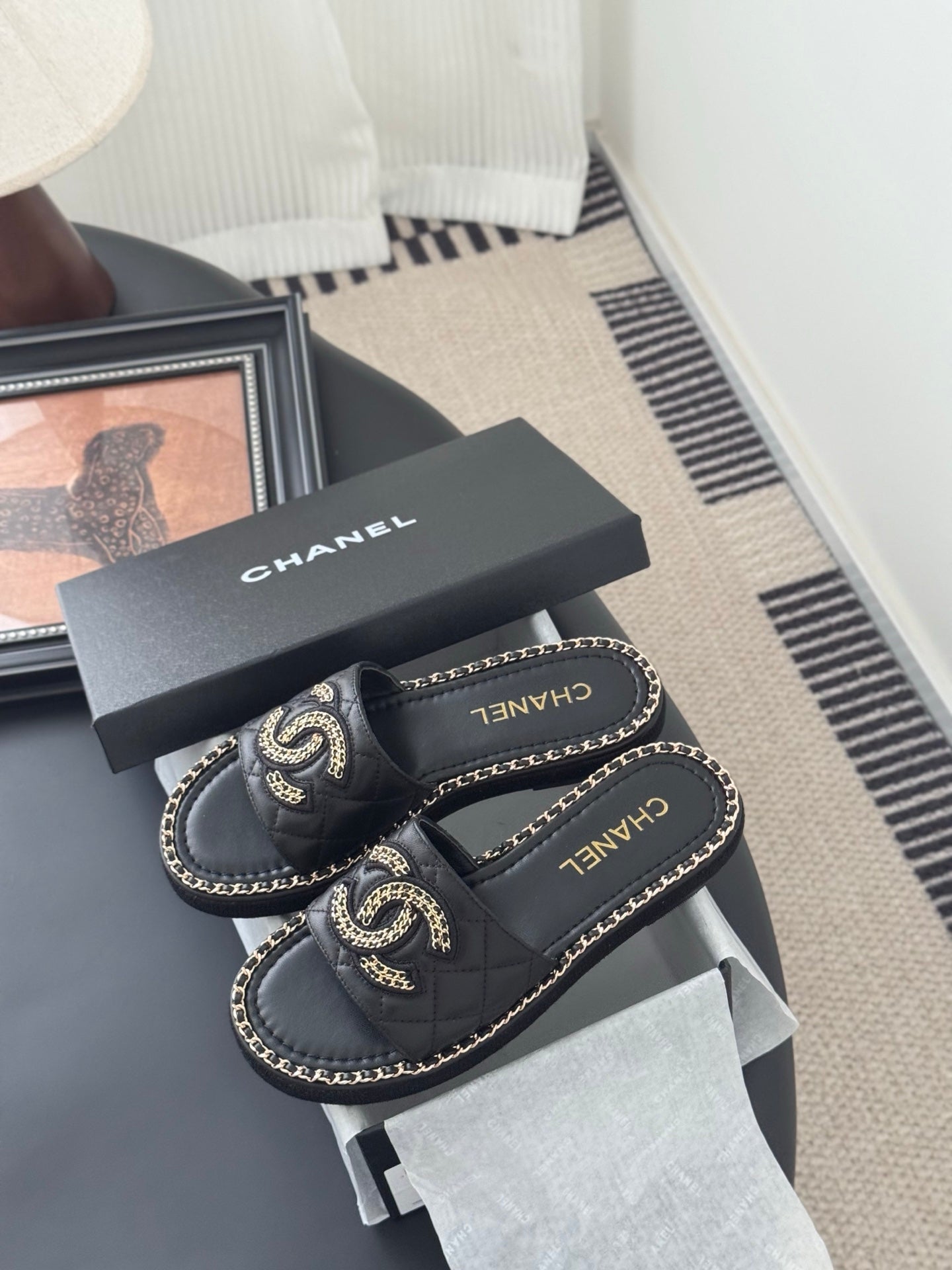 SLIPPER IN BLACK CALFSKIN MIX CHAIN BASE