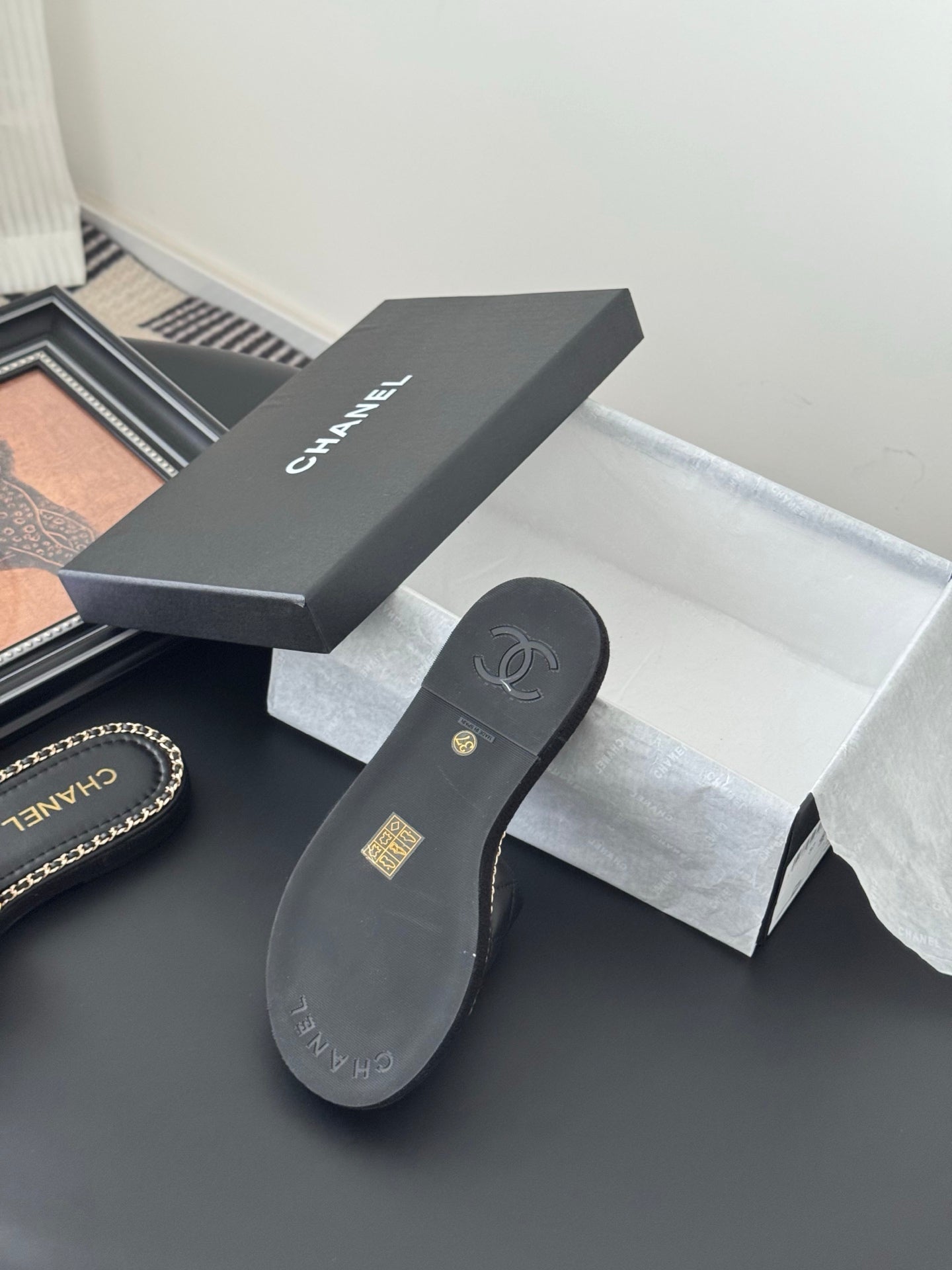 SLIPPER IN BLACK CALFSKIN MIX CHAIN BASE