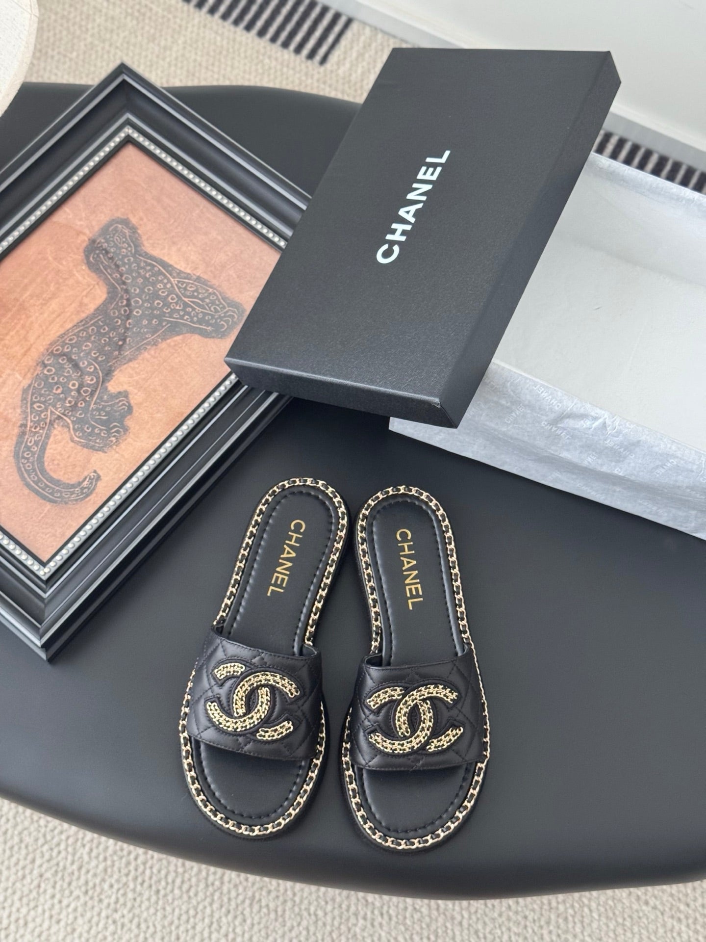 SLIPPER IN BLACK CALFSKIN MIX CHAIN BASE