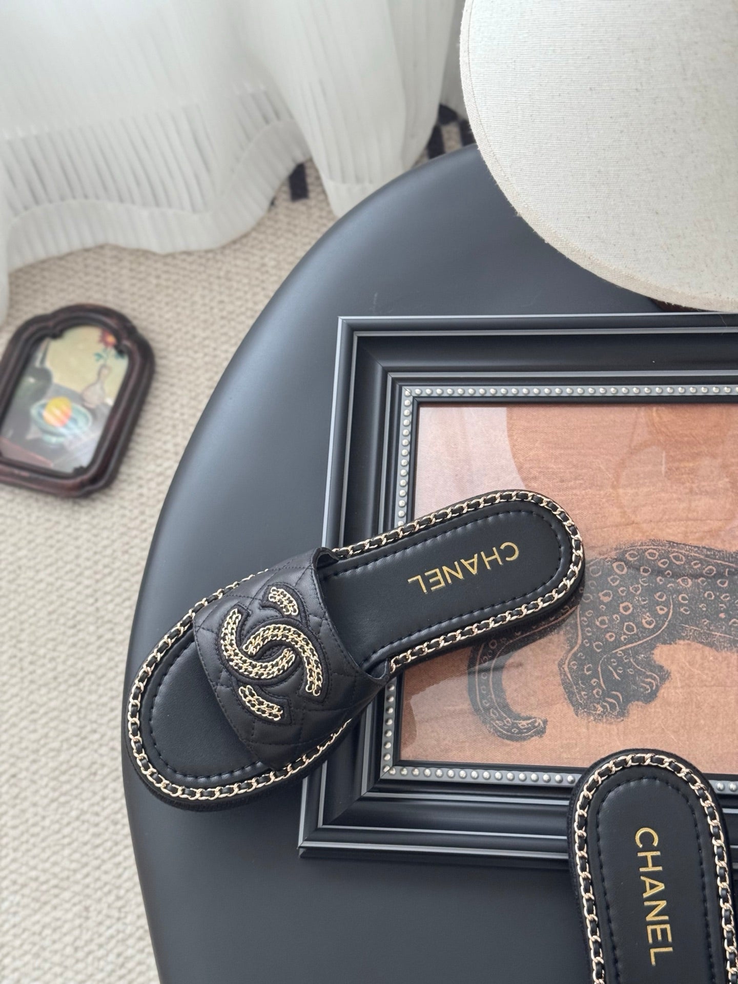 SLIPPER IN BLACK CALFSKIN MIX CHAIN BASE