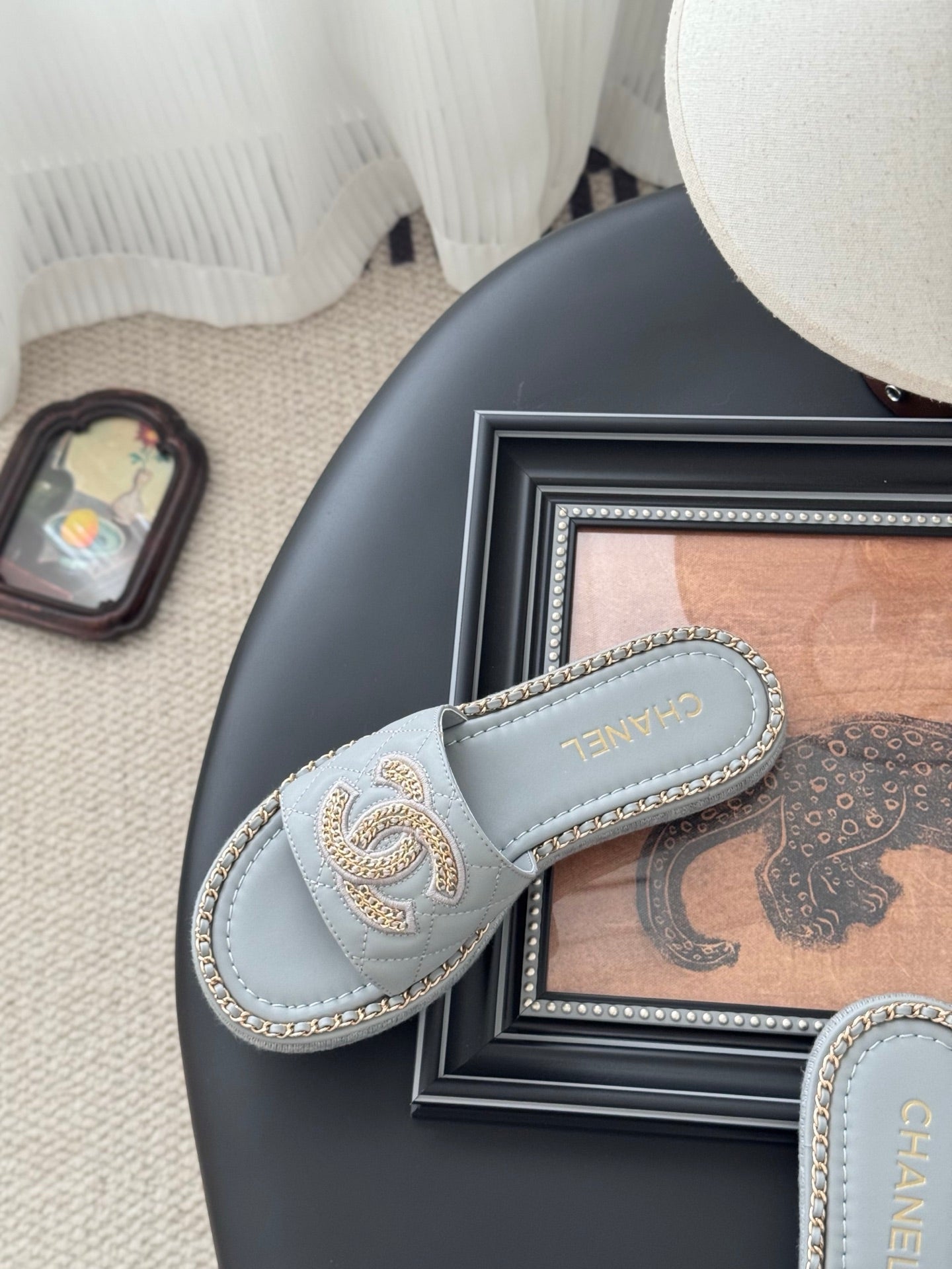 SLIPPER IN BEAU BLUE CALFSKIN MIX CHAIN BASE