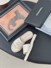 SLIPPER IN LIGHT BEIGE CALFSKIN MIX CHAIN BASE