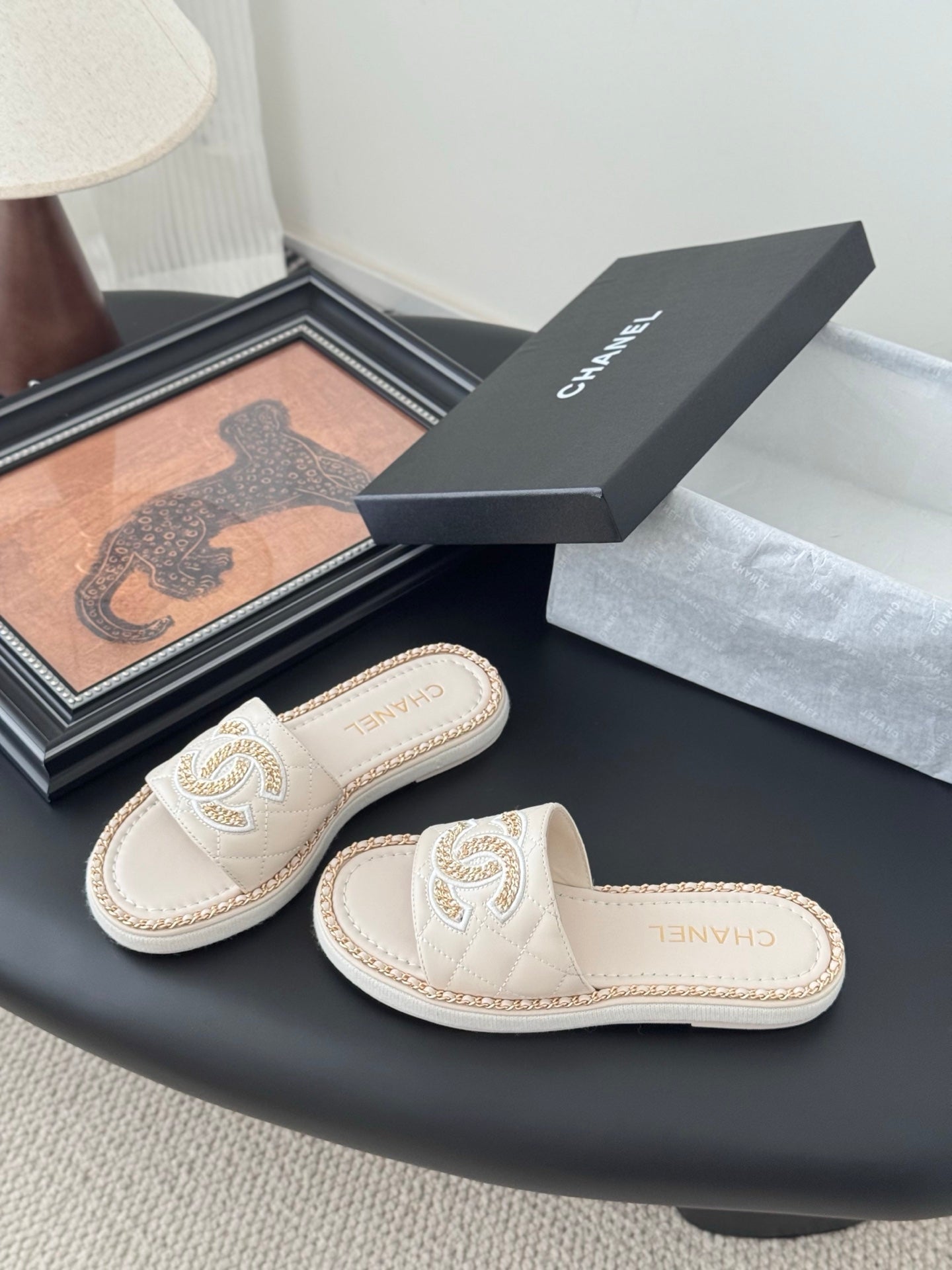 SLIPPER IN LIGHT BEIGE CALFSKIN MIX CHAIN BASE