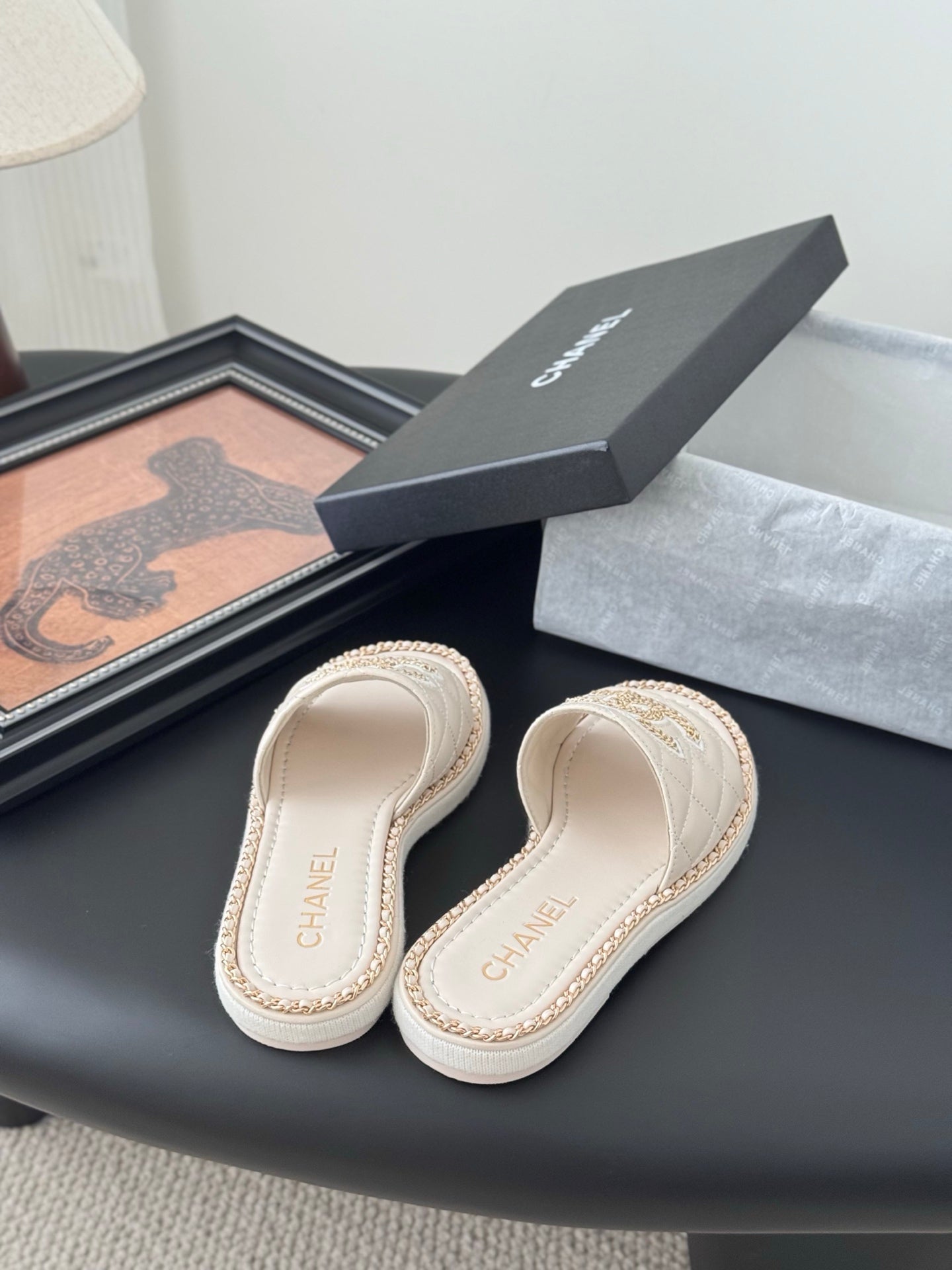 SLIPPER IN LIGHT BEIGE CALFSKIN MIX CHAIN BASE