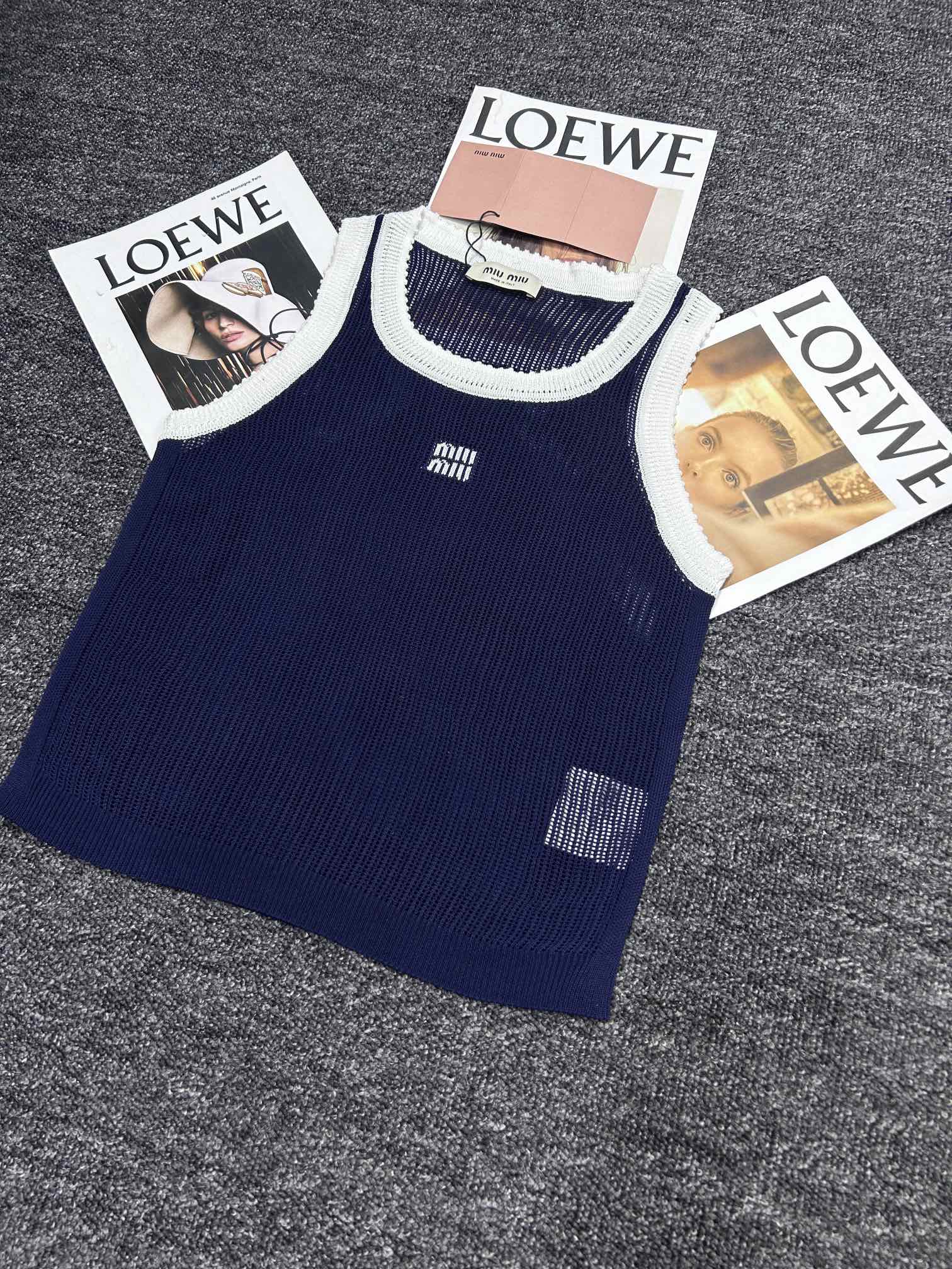 MIUMIU SLEEVELESS TOP STYLE 636