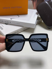 SQUARE SUNGLASS 567456 IN BLACK ACETATE EMBOSSED LOGO