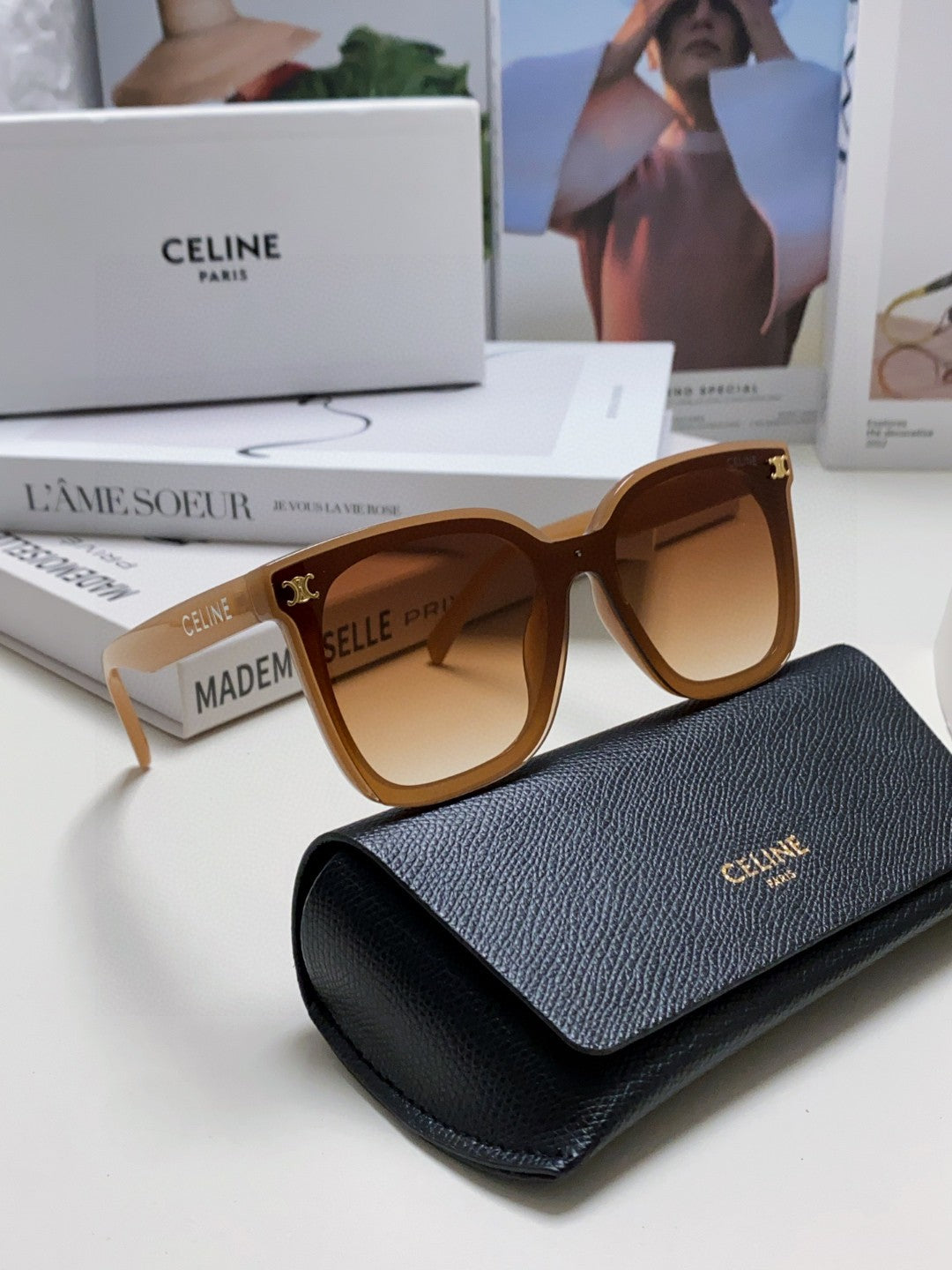 TRIOMPHE SUNGLASSES 552774 IN CARAMEL ACETATE TEXT LOGO