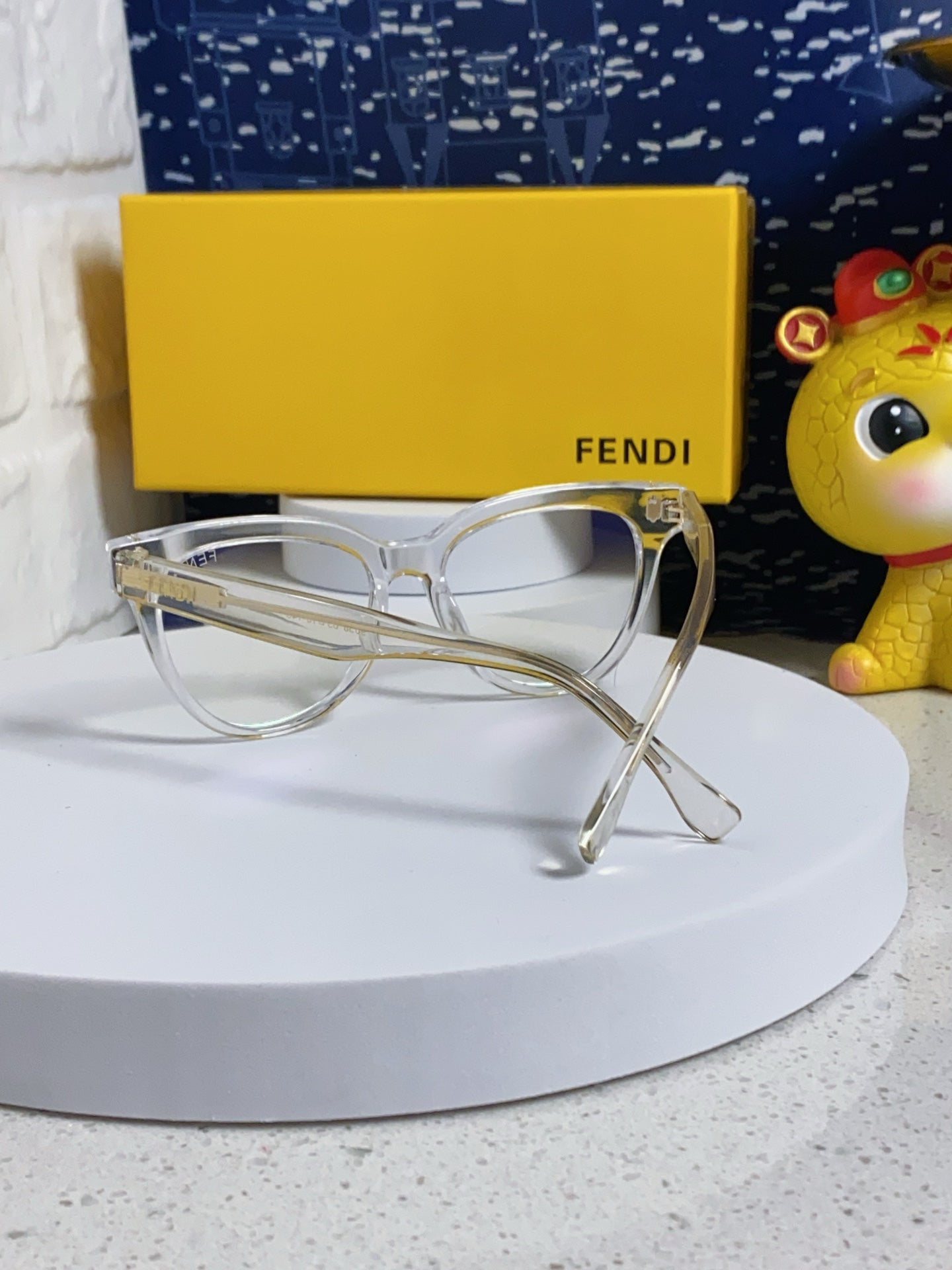 DIAGONAL ROUND FRAME SUNGLASSES 566718 IN ACETATE