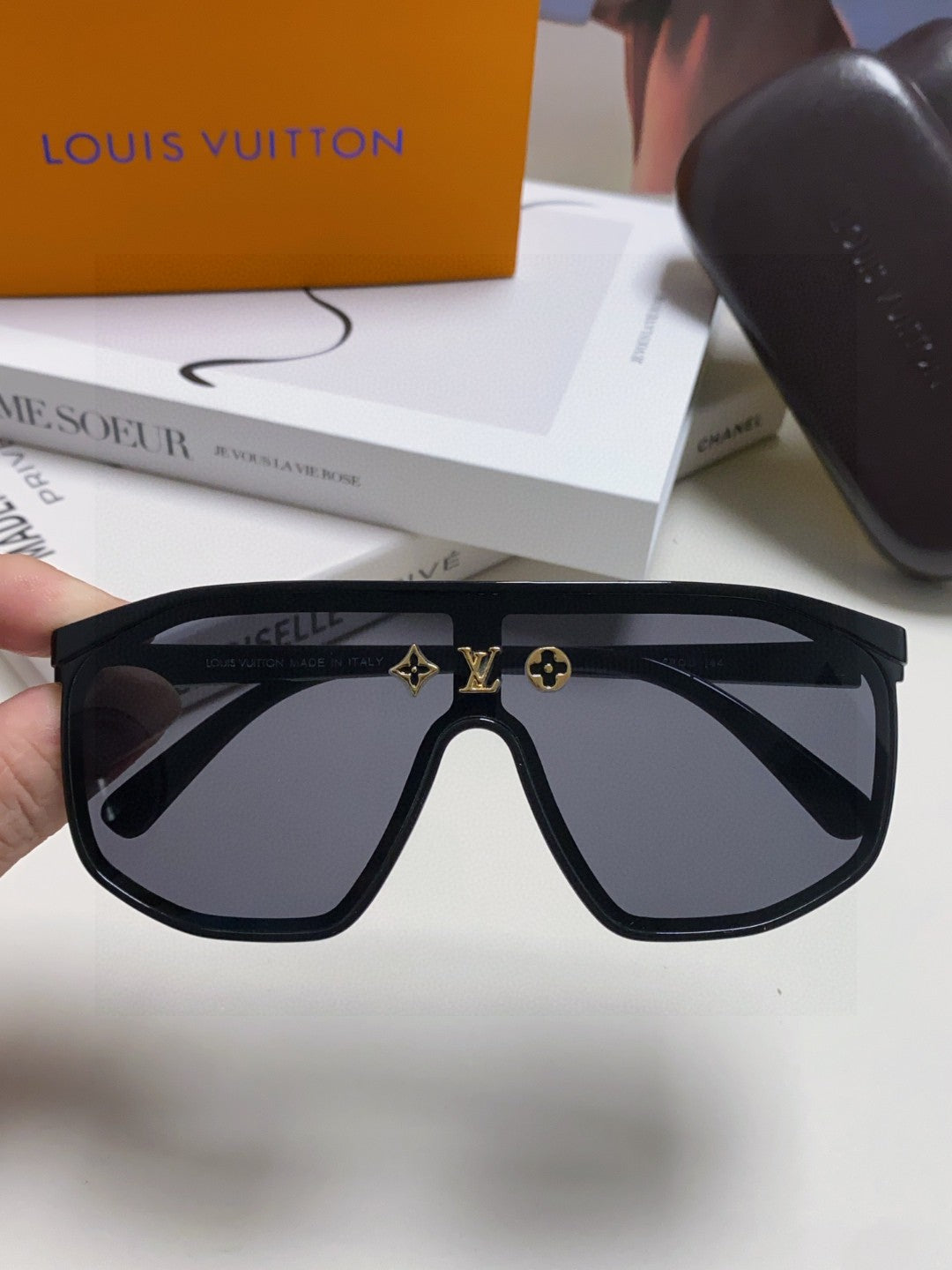 WAIMEA SUNGLASSES 570270 IN BLACK ACETATE