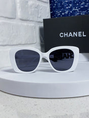 BUTTERFLY SUNGLASSES 641813 IN WHITE ACETATE BLACK METAL LOGO