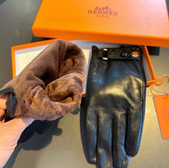 GLOVES WITH BUTTON IN BLACK SHEEPSKIN WITH LAMB FUR LINING