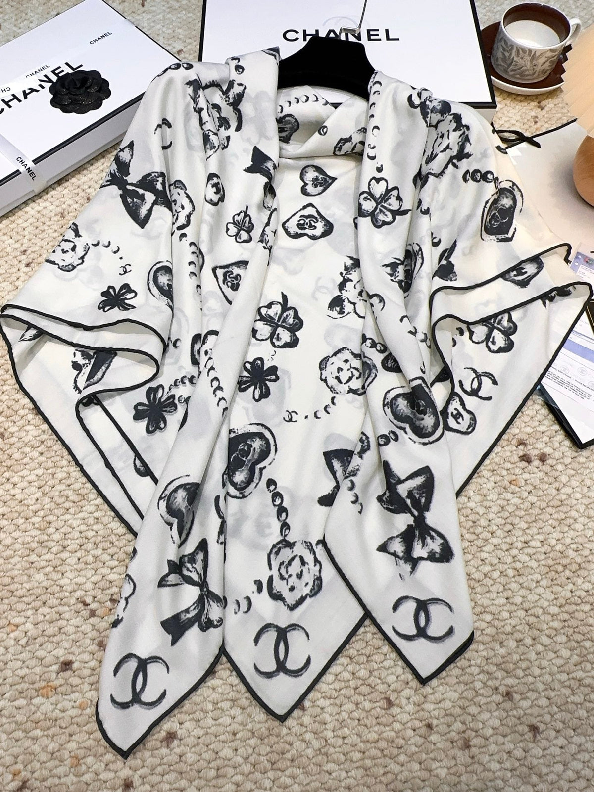 CHANEL 25S SCARF 140 CM IN CASHMERE SILK 943923