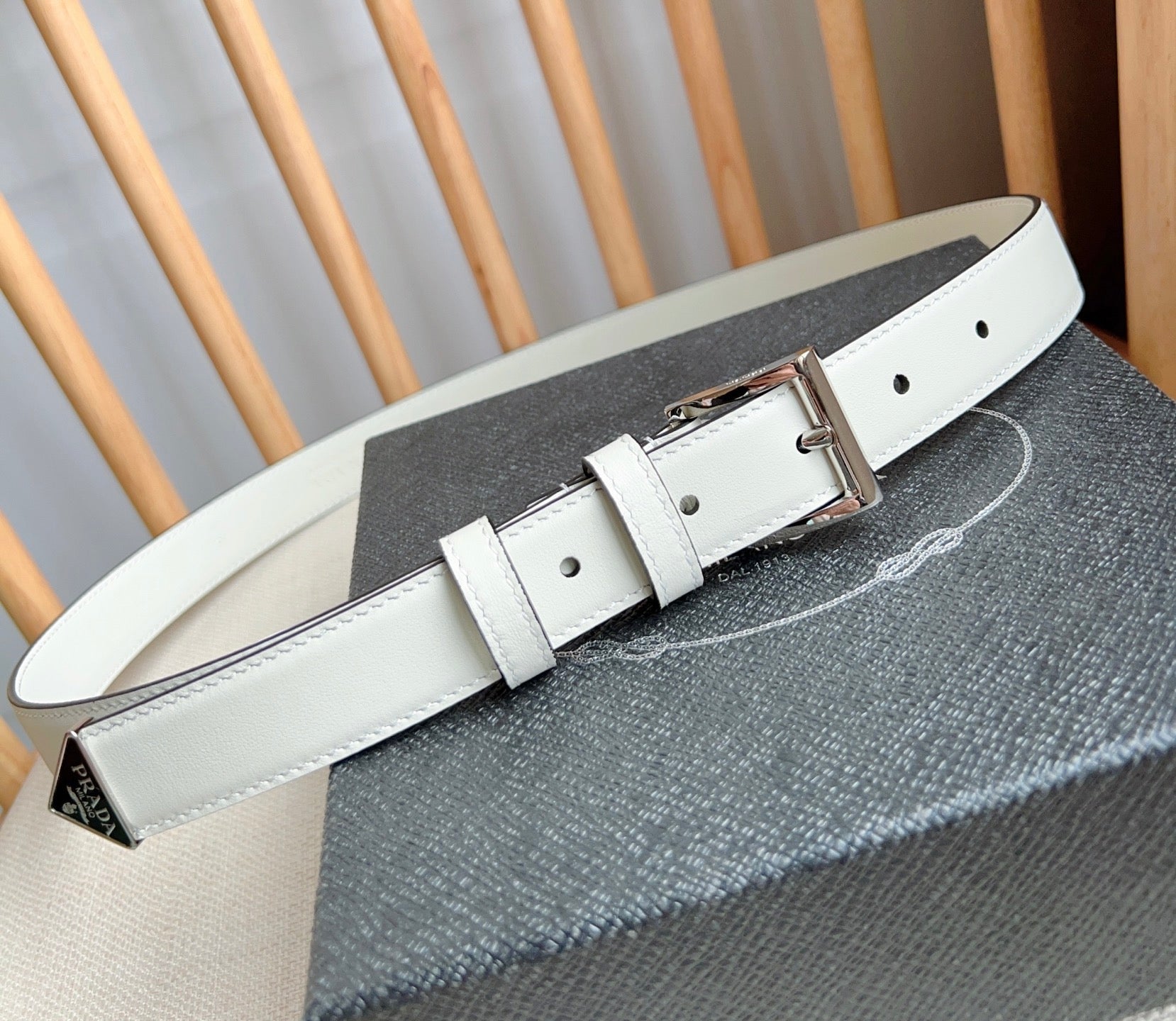 PRADA 25S BELT 25 MM IN WHITE CALFSKIN 585796