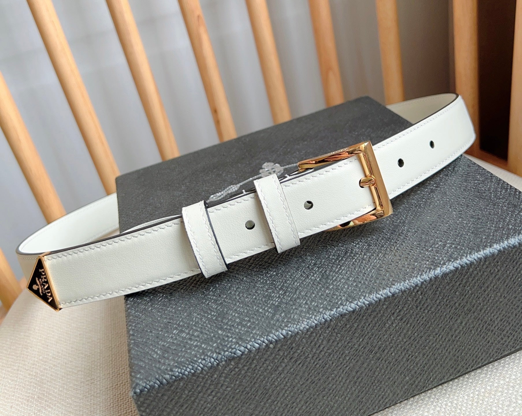 PRADA 25S BELT 25 MM IN WHITE CALFSKIN 585797