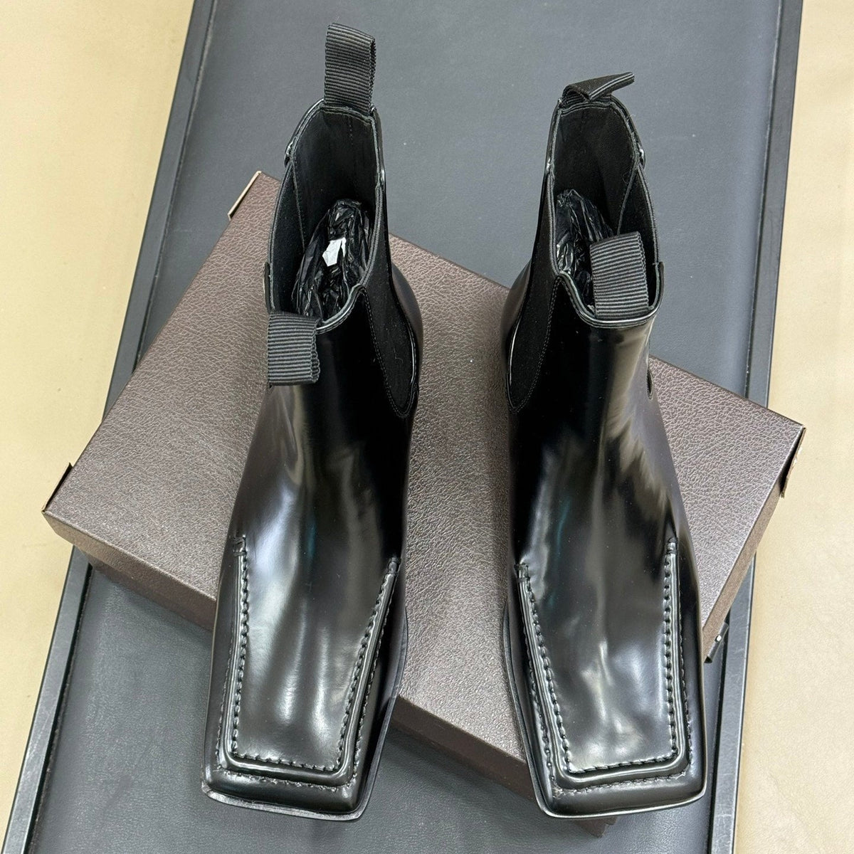 ALAIA 25S SQUARE TOE CHELSEA ANKLE BOOTS SHOES IN BLACK GLOSSY CALFSKIN