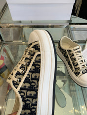 WALK'N PLATFORM SNEAKER IN BLACK MIX CAMEL BROWN EMBROIDERY ICONIC PATTERNS FABRIC