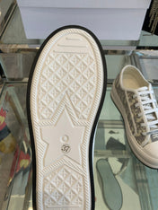 WALK'N PLATFORM SNEAKER IN DOLPHIN GRAY EMBROIDERY ICONIC PATTERNS FABRIC