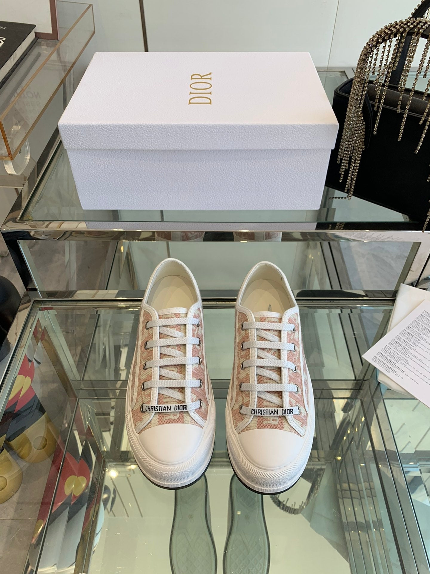 WALK'N PLATFORM SNEAKER IN IN LIGHT PINK EMBROIDERY ICONIC PATTERNS FABRIC
