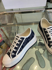 WALK'N PLATFORM SNEAKER IN IN NAVY BLUE EMBROIDERY ICONIC PATTERNS FABRIC