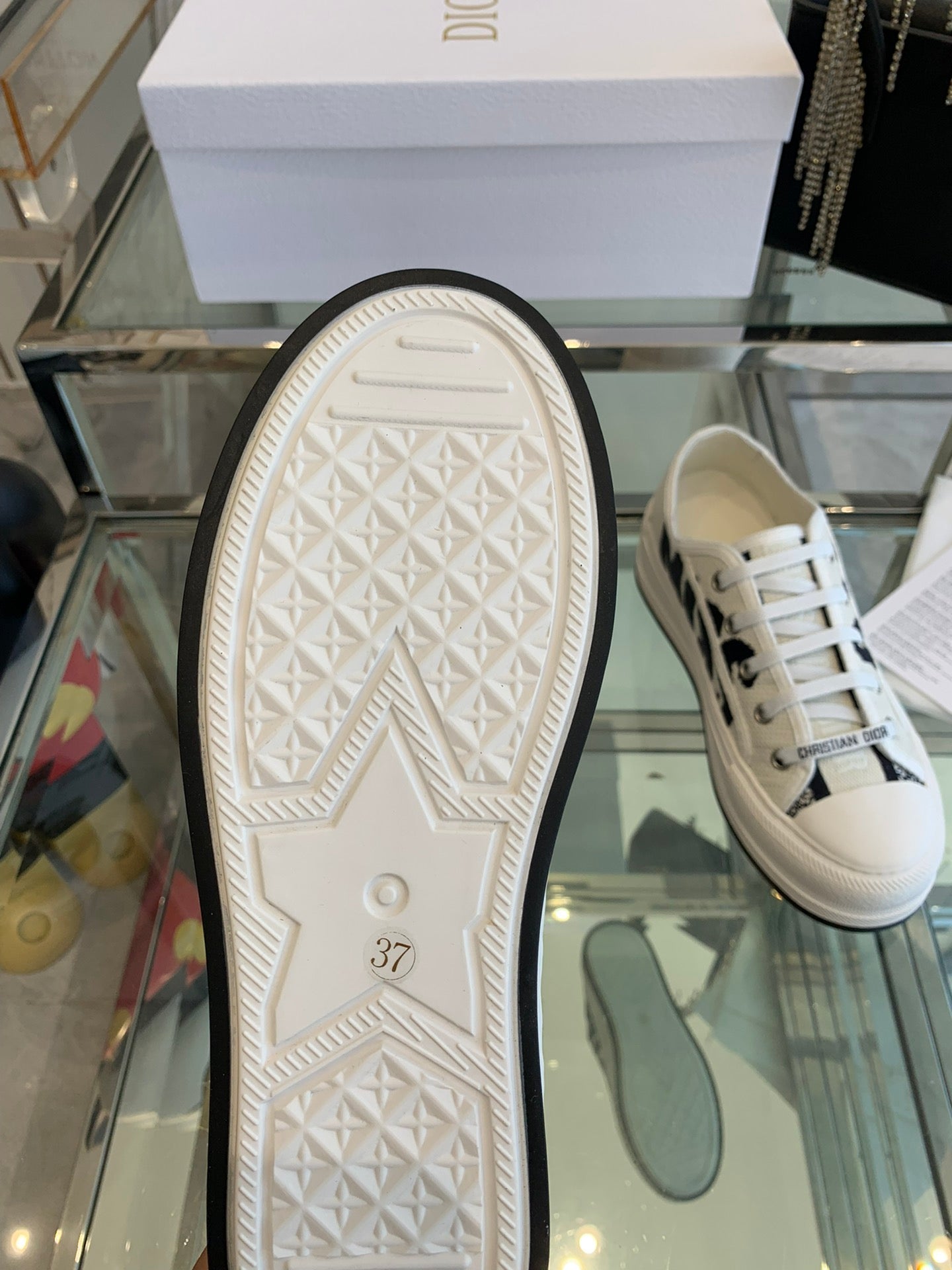 WALK'N PLATFORM SNEAKER IN WHITE AND BLACK EMBROIDERED COTTON