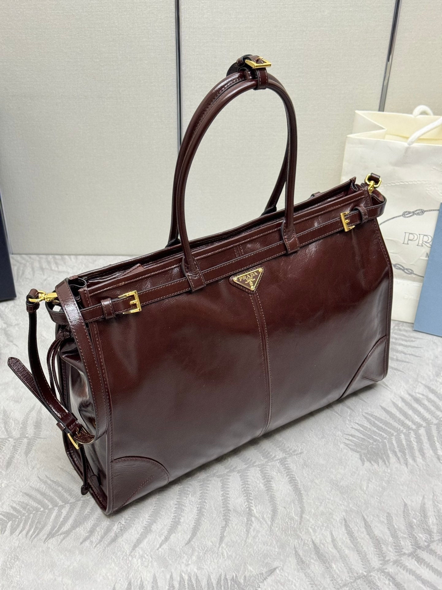 PRADA 25S BONNIE EXTRA-LARGE 42 IN DARK BROWN GLOSSY CALFSKIN GOLD HARDWRE