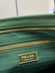 PRADA 25S BONNIE LARGE HANDBAG 38 IN GREEN GLOSSY CALFSKIN GOLD HARDWRE