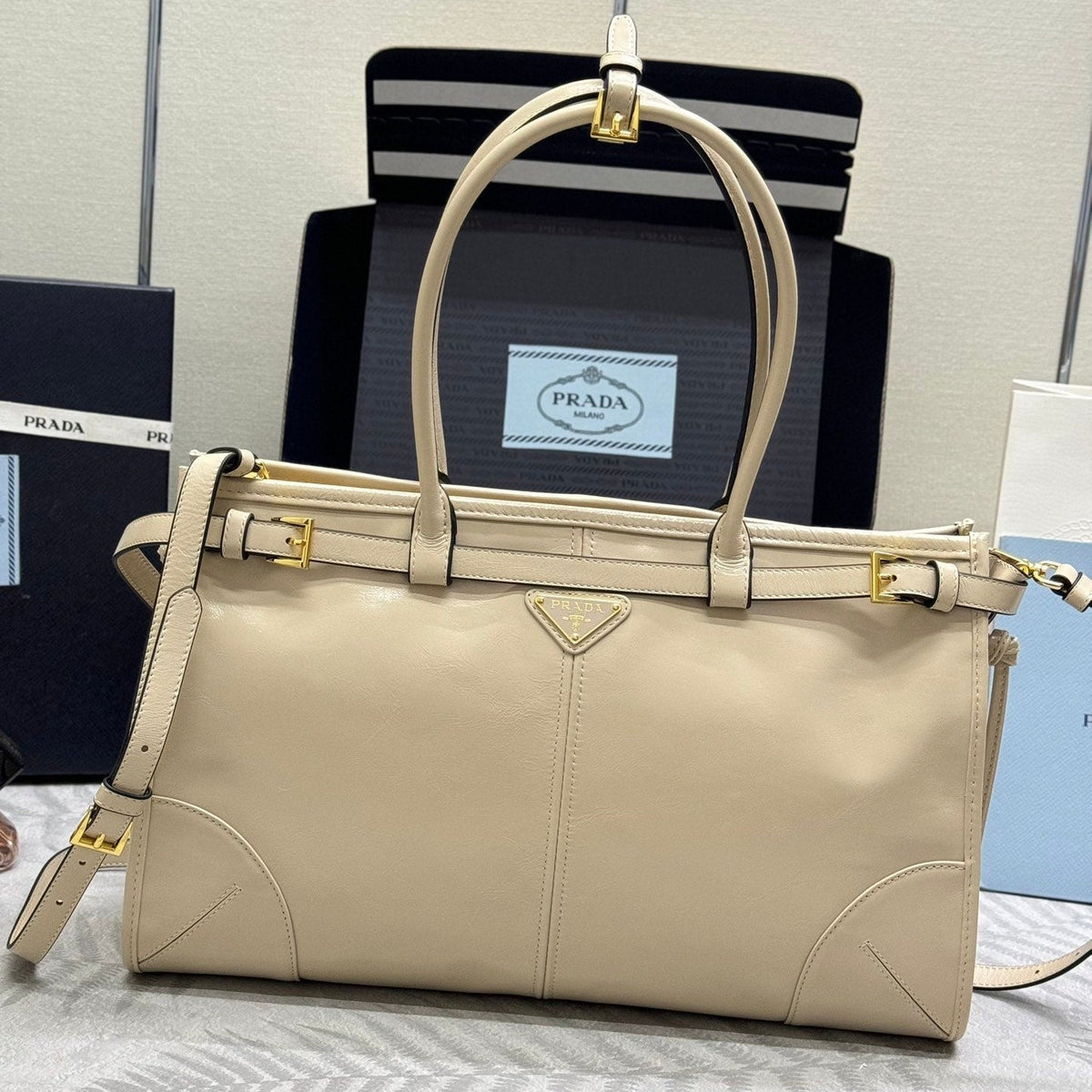 PRADA 25S BONNIE LARGE HANDBAG 38 IN BEIGE CALFSKIN GOLD HARDWARE