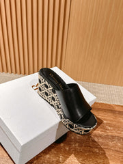 ATTITUDE WEDGE SLIDE 90MM IN BLACK CALFSKIN CANVAS SOLE