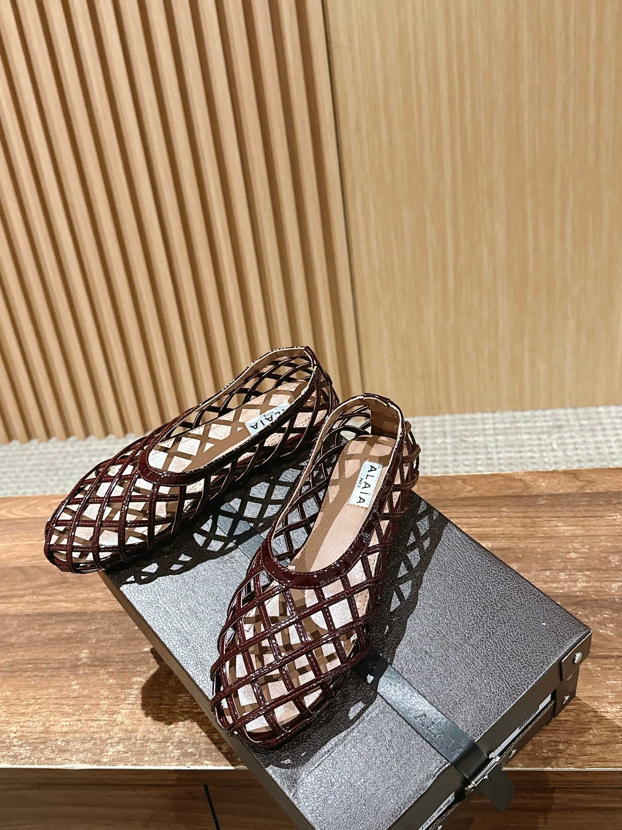 ALAIA MESH BALLET FLATS 25S IN DARK RED LAMBSKIN