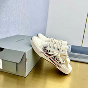 SNEAKER MULES IN WHITE CANVAS GRAFFITI LOGO