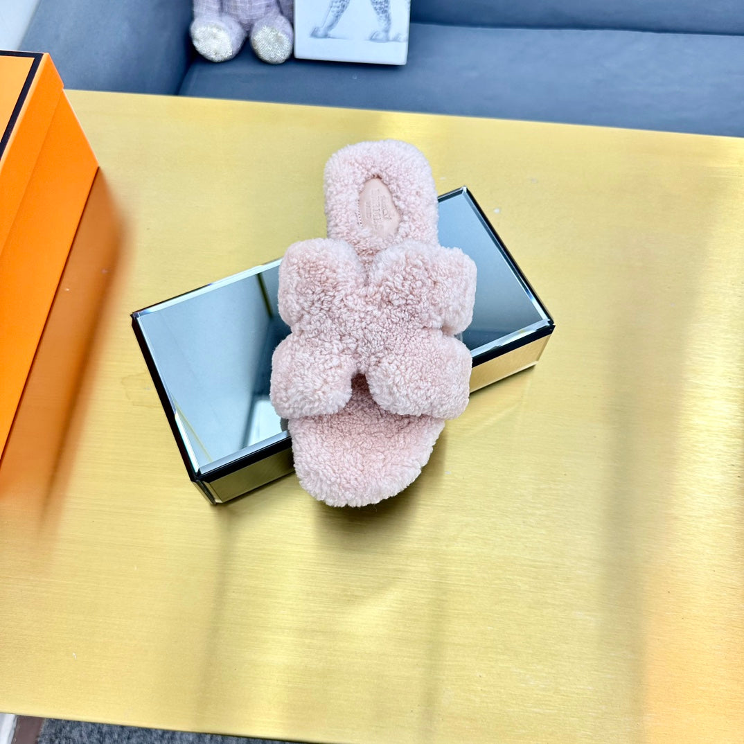 ORAN SHEARLING SANDALS LIGHT PINK