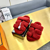 CHYPRE SANDAL IN SCARLET RED SHEARLING